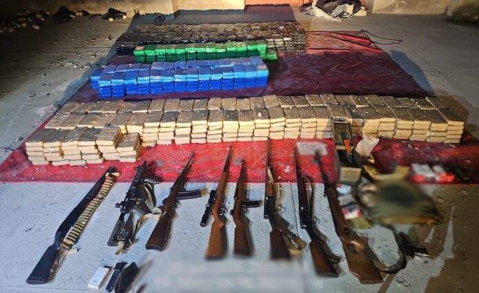 Decomisan más de 3 toneladas de cocaína; hay cinco detenidos, y el aseguramiento de armas, equipo táctico y cartuchos.