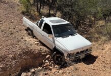 Camioneta cargada con droga se queda atascada en un rancho