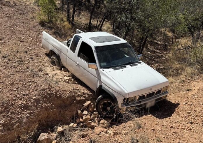 Camioneta cargada con droga se queda atascada en un rancho; militares la encontraron ‘atorada’ en camino de terracería; no hubo detenidos.