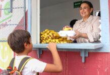 Supervisa alcaldesa Karla Córdova operación de comedor escolar