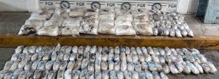 Investigan decomiso de casi 146 kilos de metanfetamina; droga que sería enviada de Hermosillo a Tijuana, a través de una empresa de paquetería.