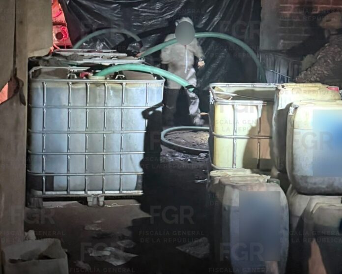 Aseguran 23 mil litros de ‘huachicol’; durante un cateo ejecutado en un inmueble ubicado en inmediaciones de la carretera a Mesa del Seri.