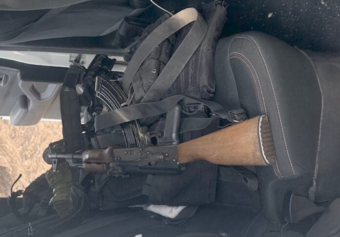 Detienen a 2 hombres con fusiles de asalto, granadas, cartuchos y cargadores; operativo llevado a cabo en la carretera interncinal, El Salado-Quila.