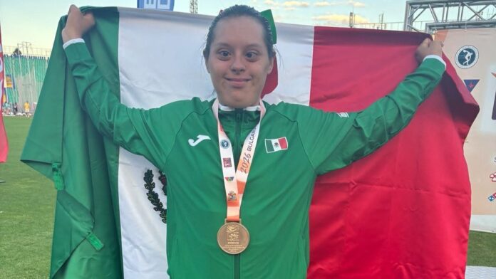 Alejandra Garibay se corona campeona mundial de atletismo con la selección mexicana, en Bulgaria.