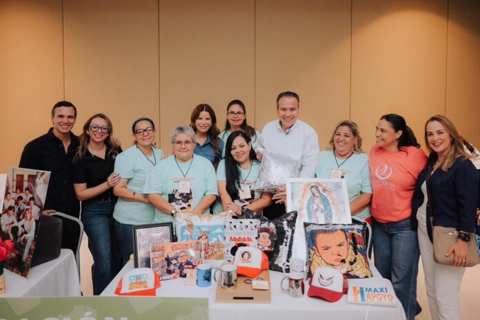 Apoya Toño Astiazarán a más de 300 mujeres emprendedoras con Maxi Apoyo; acompañó a las 304 graduadas, y un graduado, de la edición 10 de este programa municipal.