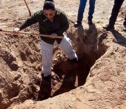 Hallan osamenta humana completa en una fosa clandestina