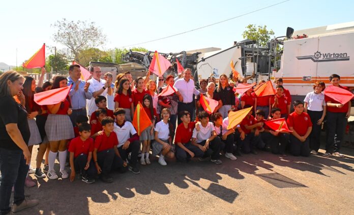 Inicia Toño Astiazarán recarpeteo de avenida Rebeico que beneficia a miles de habitantes; la obra que forma parte del programa de recarpeteo cuenta con 2.8 millones de pesos de inversión 100% municipal y contempla 17 cuadras.