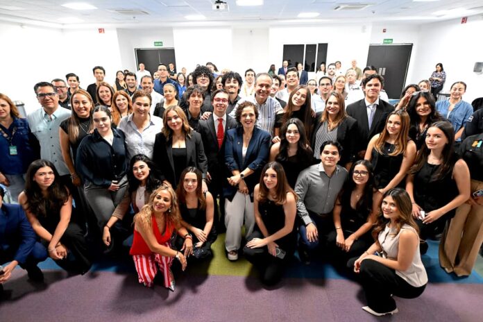Pondrá en marcha Toño Astiazarán iniciativa de jóvenes para mejorar atención a ciudadanos con “Tu Voz en QR”; la herramienta lanzada en colaboración con el Tecnológico de Monterrey en noviembre del 2025 contó con propuestas estudiantiles para fortalecerla.