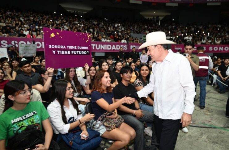 Gobernador Durazo respalda el futuro de los jóvenes con más de 18 mil becas entregadas en Hermosillo