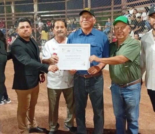 Honra Ayuntamiento de Empalme a Rudy Hernández y Aurelio Angulo