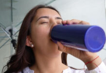 Recomiendan tomar agua constantemente para prevenir golpes de calor