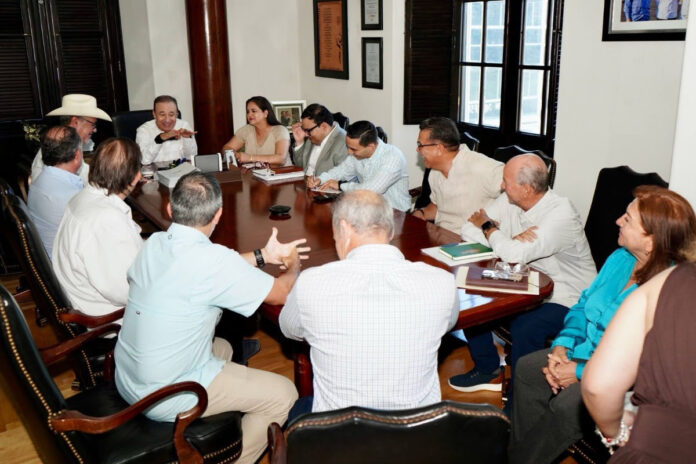 Impulsa Gobernador Durazo nuevo modelo para fortalecer la pesca y detonar el turismo en Sonora; el mandatario estatal acordó con la Federación un convenio de colaboración, que permitirá potenciar la pesca deportivo-recreativa y generar mayores beneficios económicos para el estado.