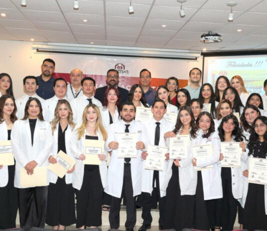 Reconocen a 32 estudiantes tras concluir internado en Isssteson