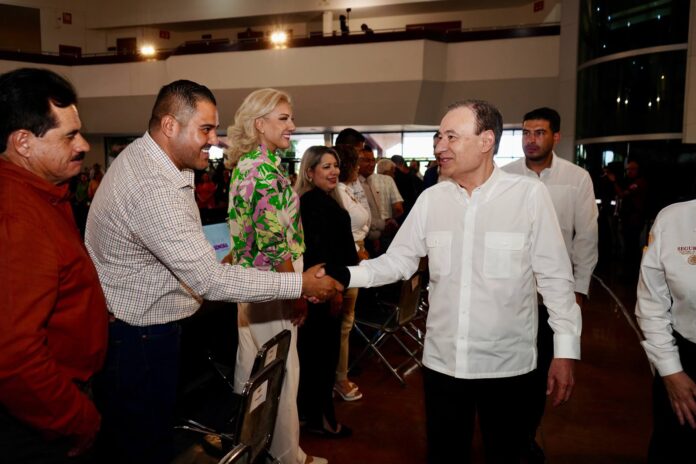 Fortalece Gobernador Durazo protección a las familias sonorenses ante temporada de lluvias y ciclones; la estrategia conjunta con la Coordinación Nacional de Protección Civil, reúne a los tres órdenes de gobierno y a los 72 municipios para fortalecer la prevención y garantizar una atención oportuna a la población ante posibles emergencias.