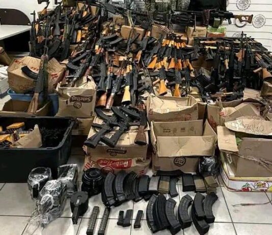 Decomisan arsenal; 81 armas largas