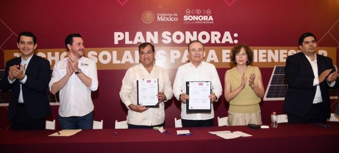 Gobernador Durazo lleva energía solar a hogares para reducir hasta 70% el recibo de luz; la estrategia forma parte del Plan Sonora de Energías Sostenibles y se desarrolla en coordinación con el Gobierno de México.
