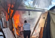 Rescatan a hombre de la tercera edad en incendio