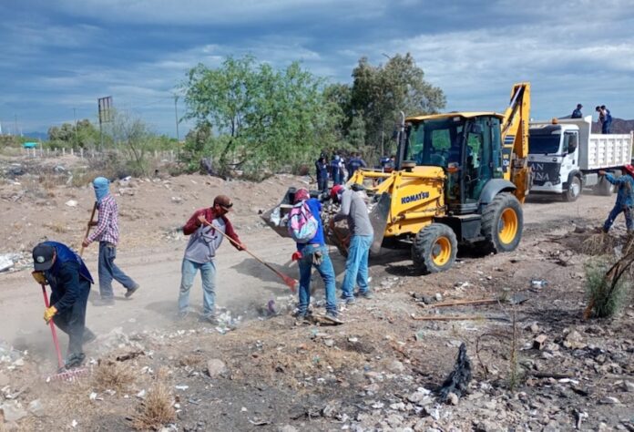 Recolectan 14 toneladas de basura en tan sólo un kilómetro; personal de Marina, en coordinación con Ayuntamiento, realizan jornada de limpieza en el Arroyo Arrecifes.