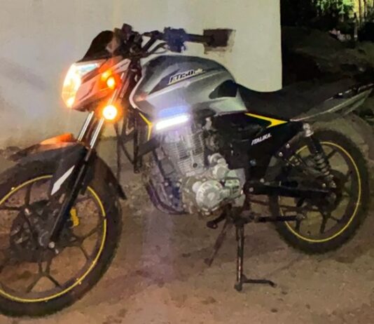 Roban motocicleta en el sector Colinas