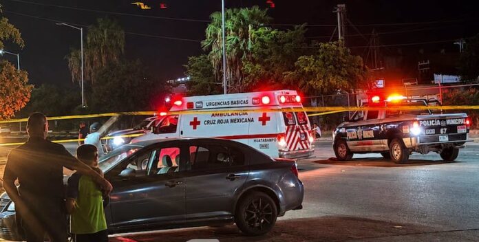 Muere mujer en tráfico accidente vial; la víctima al parecer era trabajadora de la Tienda Ley, ubicada en la entrada a la ciudad.
