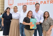 Beneficia Toño Astiazarán a 862 familias con títulos de propiedad