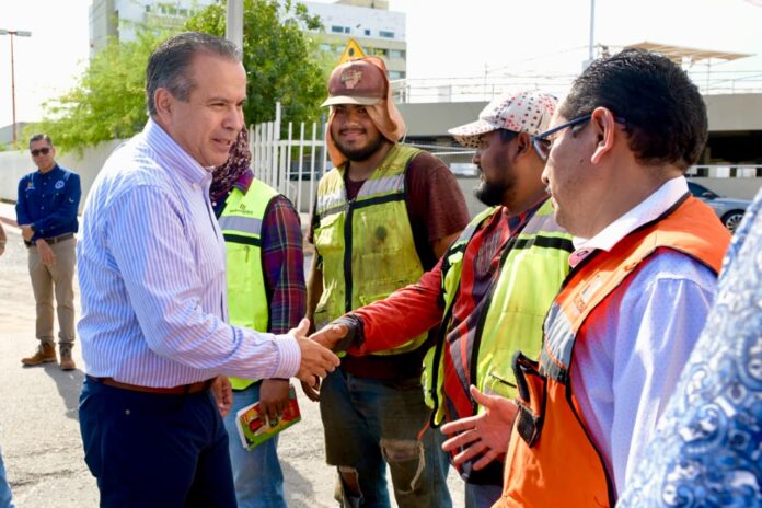 Avanza recarpeteo en la calle Monteverde y otras vialidades para beneficio de las y los ciudadanos: Toño Astiazarán; con una inversión superior a los 6.5 millones de pesos, las obras beneficiarán a alrededor de 80 mil personas que transitan por el sector norte de la ciudad.