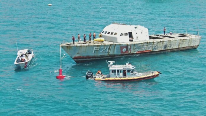 Hunden otro ex buque naval en arrecife de San Carlos; evento llevado a cabo el día de hoy viernes, con el que se protege la flora y fauna marina de la región.