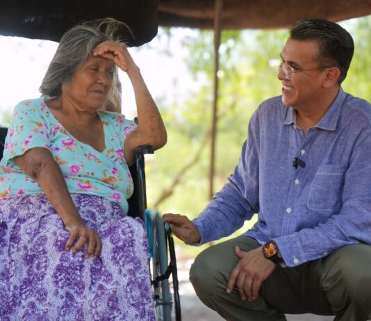 Ramón Flores refrenda su compromiso con los pueblos yaquis mediante la entrega de apoyos ortopédicos