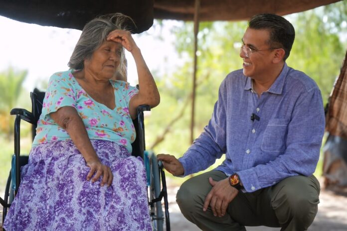 Ramón Flores refrenda su compromiso con los pueblos yaquis mediante la entrega de apoyos ortopédicos; el diputado federal reafirma su compromiso con los pueblos originarios de Sonora.