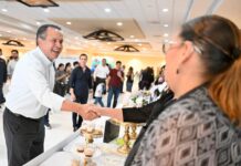 Fortalece Toño Astiazarán emprendimientos de casi 3 mil personas con Maxi Apoyo