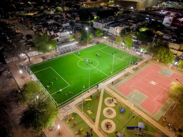 Moderniza Gobierno de Hermosillo alumbrado del Parque Deportivo Los Portales; con una inversión de 928 mil pesos, la obra renovó por completo la infraestructura eléctrica del complejo para brindar mayor seguridad y mejores condiciones a deportistas y familias.