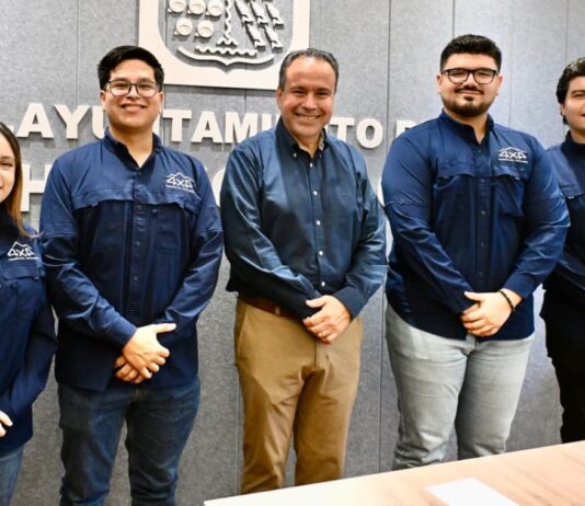 Apoya Toño Astiazarán a estudiantes que construyen prototipo de vehículo todoterreno a control remoto