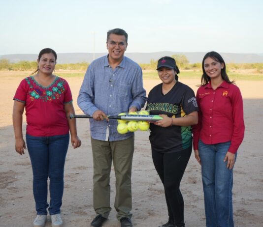 Ramón Flores impulsa al deporte con entrega de material para equipos de softbol y béisbol en Guaymas