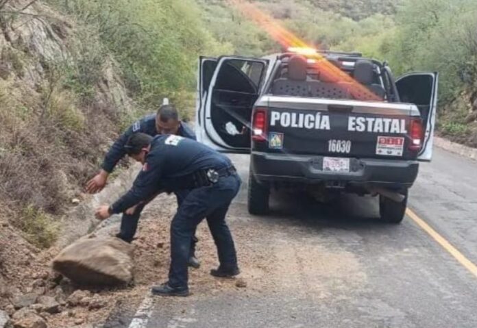 Policía Estatal brinda apoyo ante afectaciones por las lluvias; durante el temporal, los agentes mantuvieron recorridos de prevención y vigilancia en carreteras y comunidades.