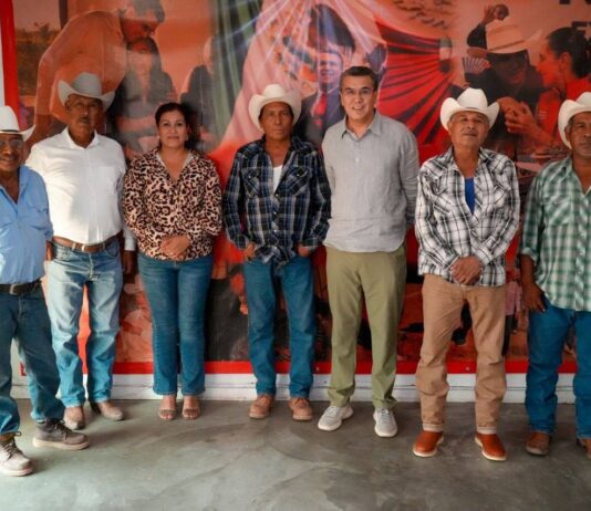 Ramón Flores refrenda compromiso de trabajo conjunto con autoridades tradicionales yaquis de Huirivis