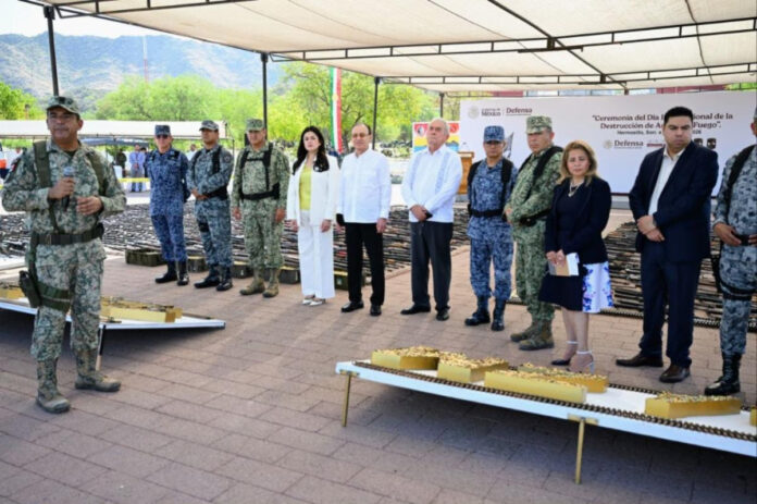 Refuerza Durazo acciones por la seguridad con destrucción de más de 900 armas aseguradas al crimen; el mandatario estatal reconoció la sinergia que existe con el Ejército Mexicano, la Guardia Nacional, así como corporaciones estatales y municipales, instituciones de procuración y administración de justicia para lograr resultados en materia de debilitamiento de grupos delincuenciales.