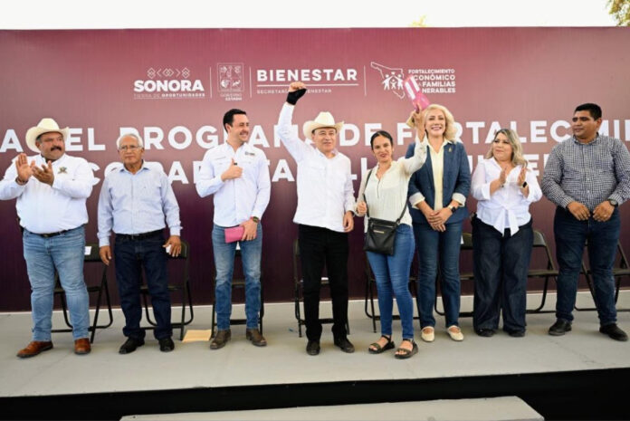 Gobernador Durazo entrega segundo pago de Tarjeta de Oportunidades: beneficia a 16 mil familias; el programa contempla una inversión histórica de 200 millones de pesos en 2026, con apoyos bimestrales de 2 mil 500 pesos para fortalecer la economía de los hogares.