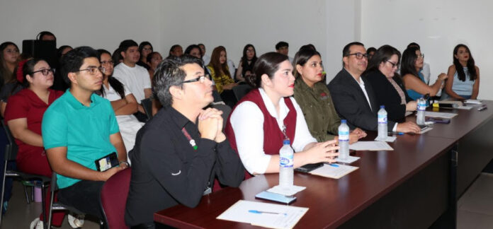 Reconocen a estudiantes que culminan su servicio social en Isssteson; como parte de su desarrollo dentro de la institución, los 23 jóvenes participaron en el V Coloquio de Investigación.
