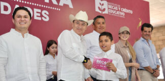 Gobernador Durazo acerca gobierno, becas y apoyos a comunidades del noroeste de Sonora