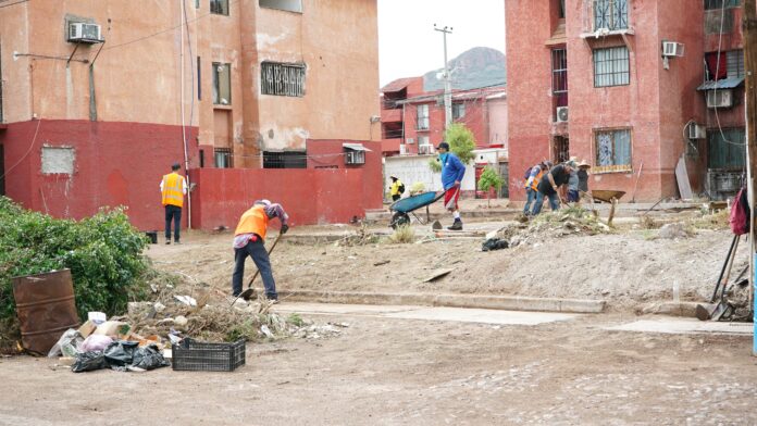 Ayuntamiento realiza jornada de mejoramiento en la colonia Loma Dorada; continúan llevando acciones para mejorar los espacios públicos y la imagen urbana.