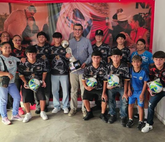 Ramón Flores reconoce a Tiburones FC