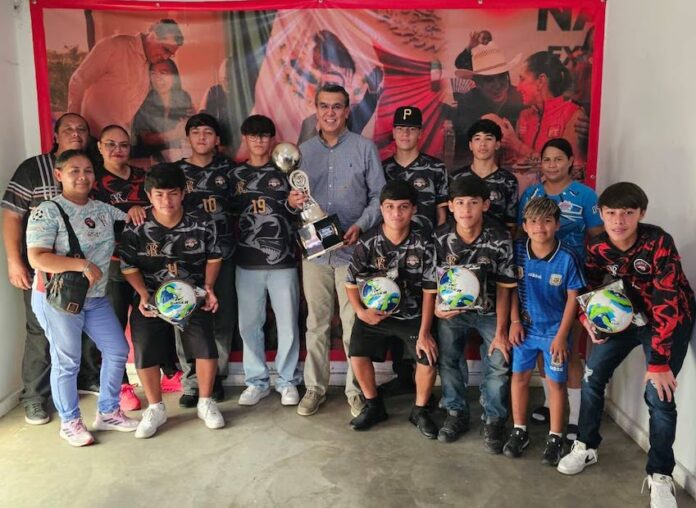 Ramón Flores reconoce a Tiburones FC, orgullo de Guaymas que llevará el nombre de México al escenario internacional.