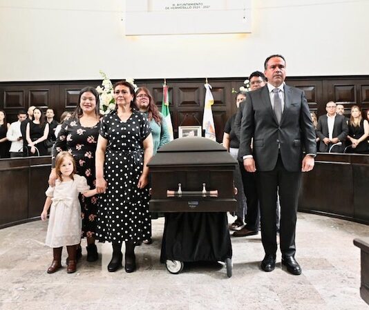 Honra Gobierno Municipal memoria del arquitecto José Eufemio Carrillo Atondo