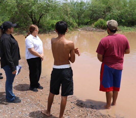 Recorre Karla Córdova comunidades del valle tras lluvias y fuertes vientos