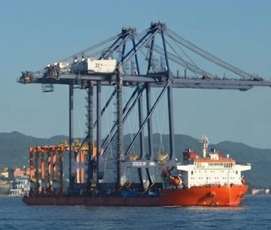 Llegan en septiembre al puerto dos grúas para manejo de contenedores