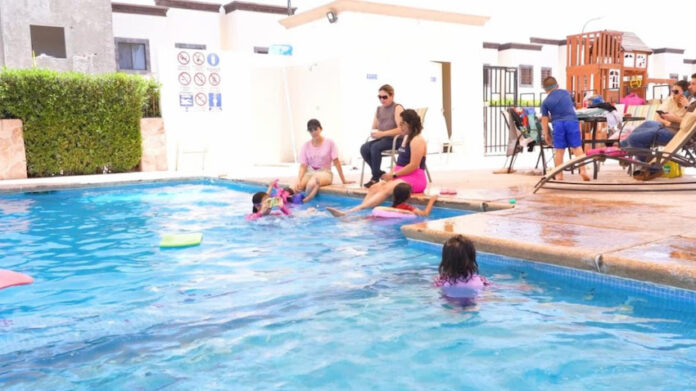 Advierten de riesgos a niños ante altas temperaturas durante periodo vacacional; recomiendan nunca dejarlos dentro de vehículos, pues un descuido puede tener consecuencias potencialmente fatales actualmente.