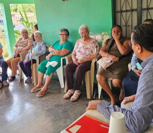 Ramón Flores fortalece el diálogo con familias del ejido Santa Clara