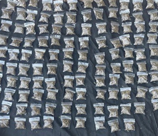 Aseguran droga y equipo de comunicación