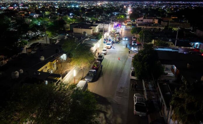 Destaca Toño Astiazarán contribución de Camina Segura para mejorar percepción de seguridad en ciudadanos; entrega el corredor número 155 a residentes de la colonia Los Ángeles.