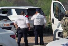 Avanza investigación sobre hallazgo de tres cuerpos en un carro